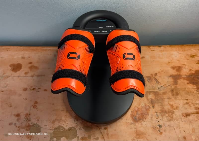 stank verwijderen scheenbeschermers op de shoefresh schoendroger