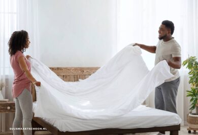 man en vrouw bed opmaken