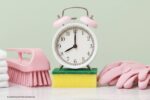 Schoonmaakspullen met een klok: in 1 minuut schoonmaken