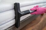 matras schoonmaken met stofzuiger